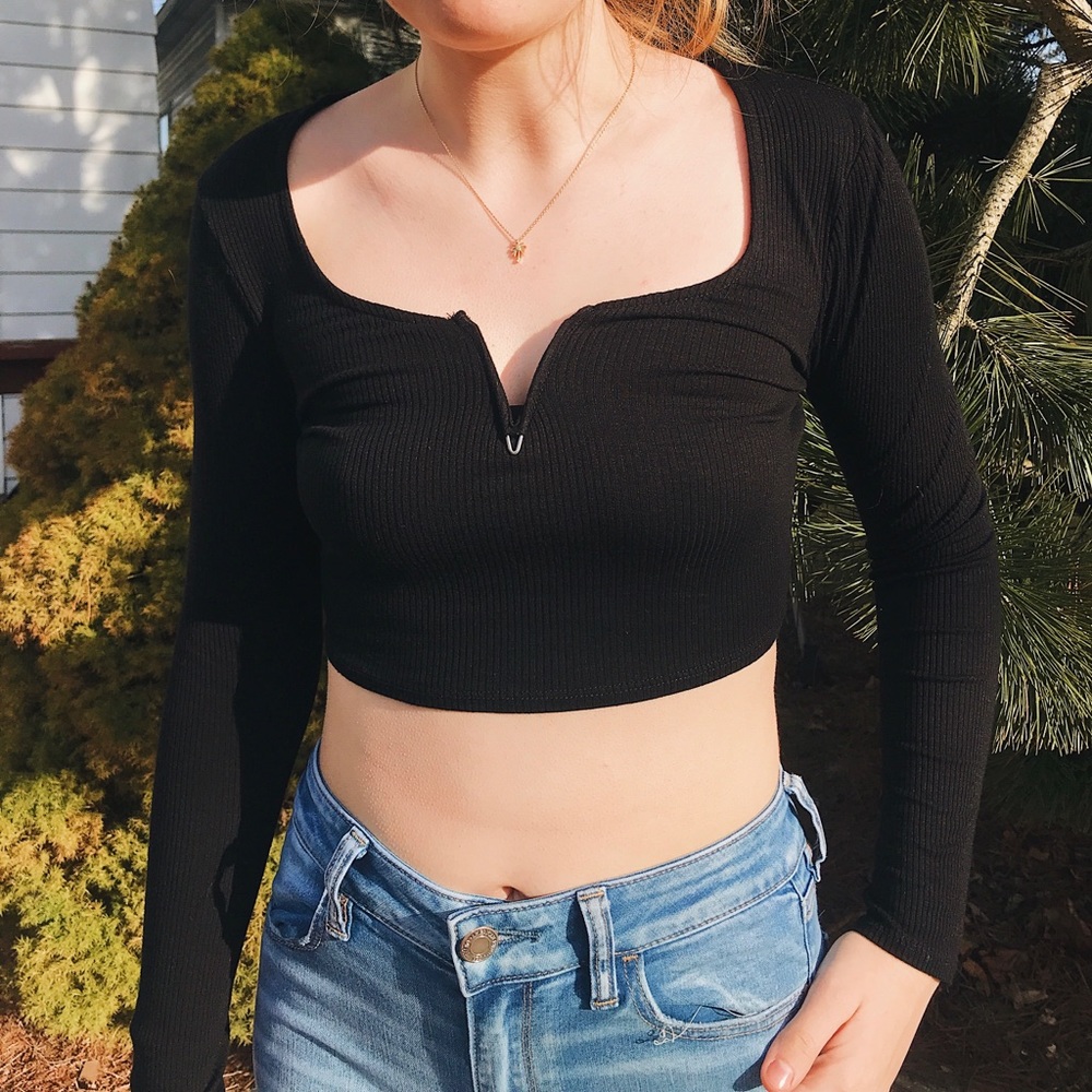 Windsor long sleeve black crop top